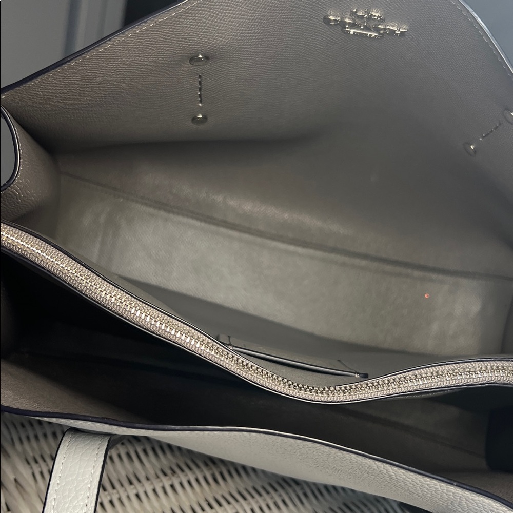 Coach Charlie Carryall - Picture 14 of 17